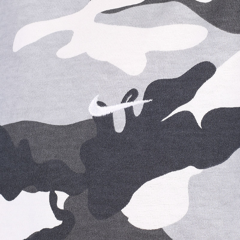 мужская серая футболка Nike Solo Swoosh Camo T-Shirt DN1260-133 - цена, описание, фото 2